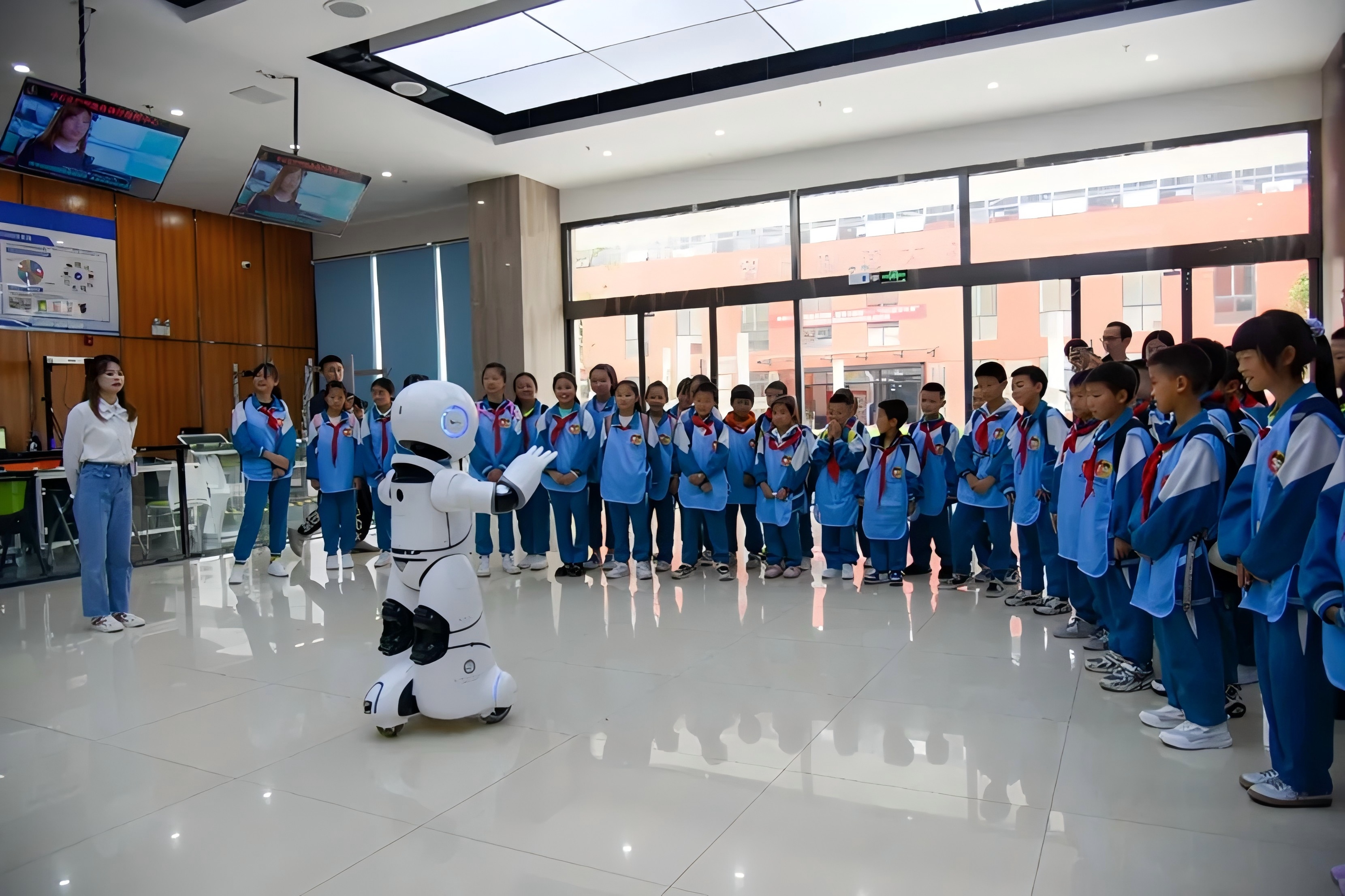 中小学生到学院开展研学.jpg
