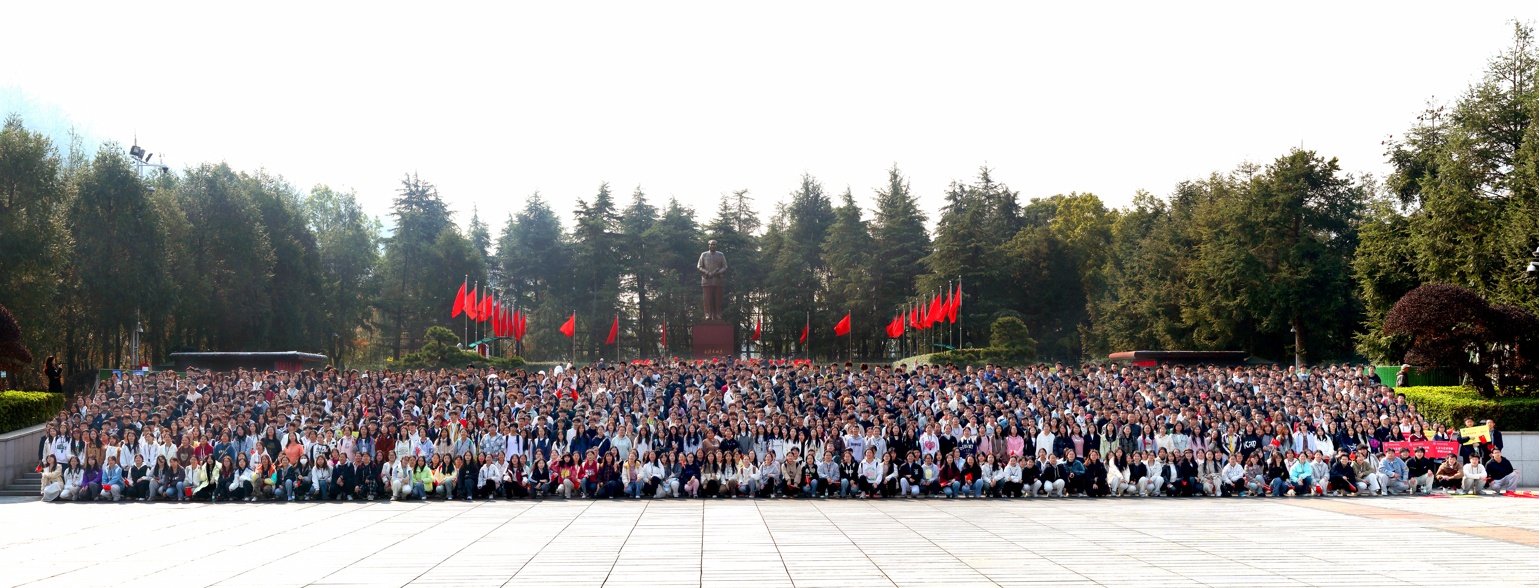 2500余名师生韶山实践教学（1）202412_副本.jpg