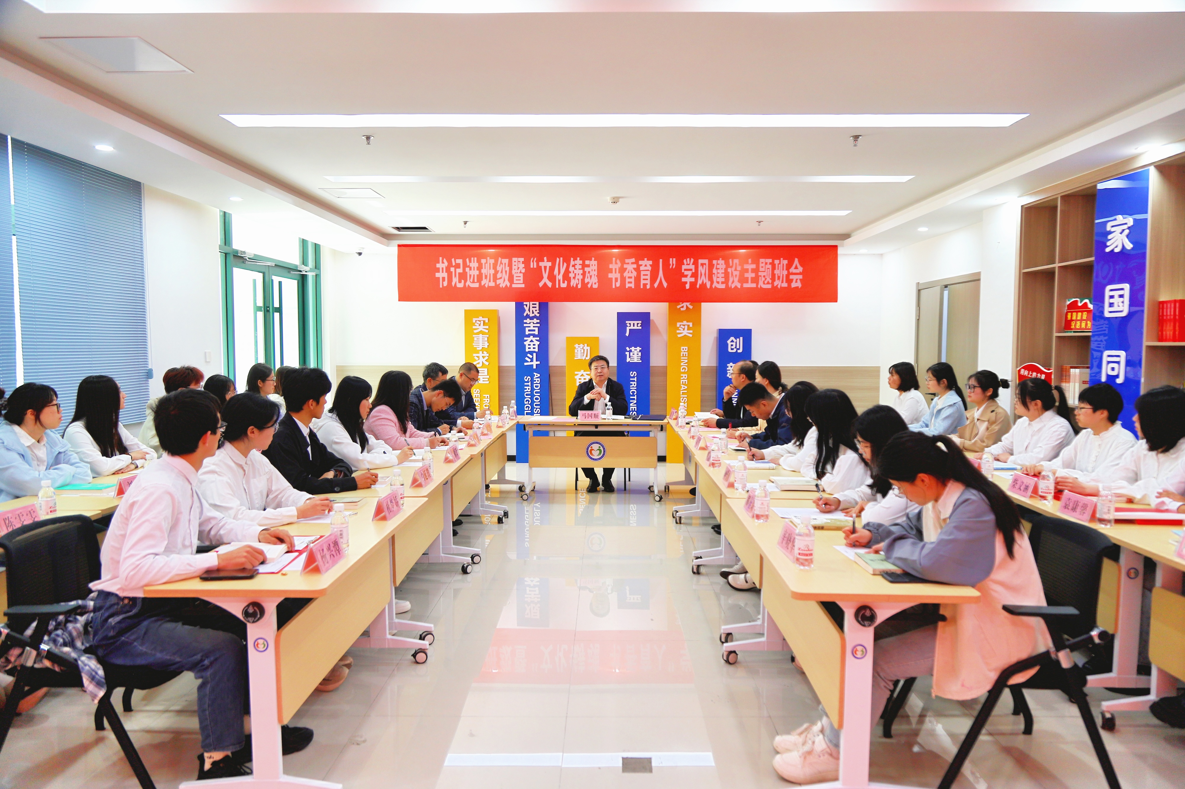 1主题班会现场 季粟苹摄.JPG