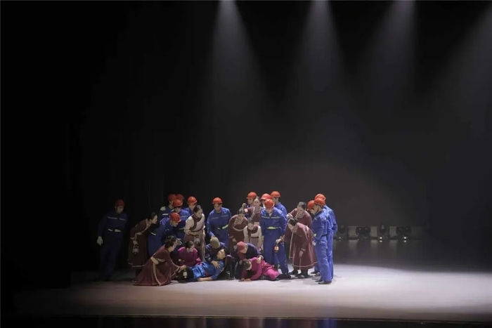 内蒙古高校校园原创文化精品建设项目《我的母亲在草原》展演相关图片