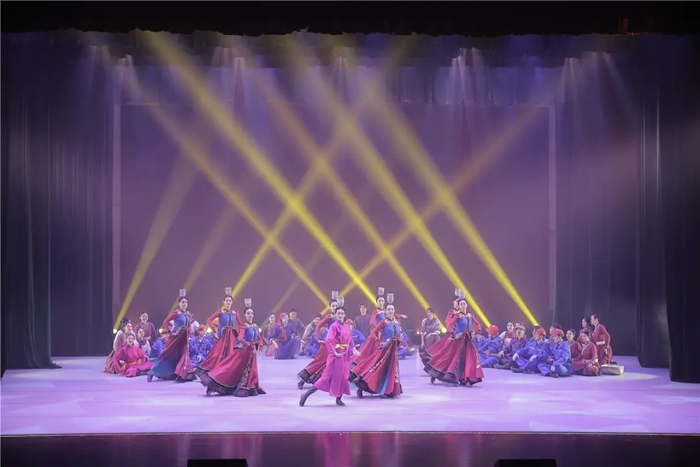 内蒙古高校校园原创文化精品建设项目《我的母亲在草原》展演相关图片