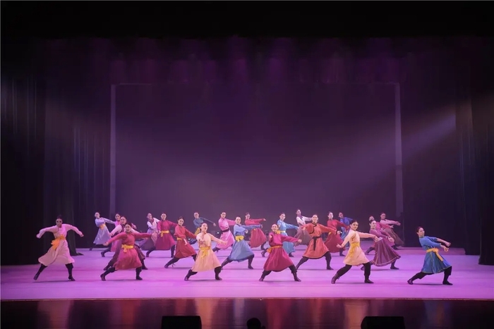 内蒙古高校校园原创文化精品建设项目《我的母亲在草原》展演相关图片