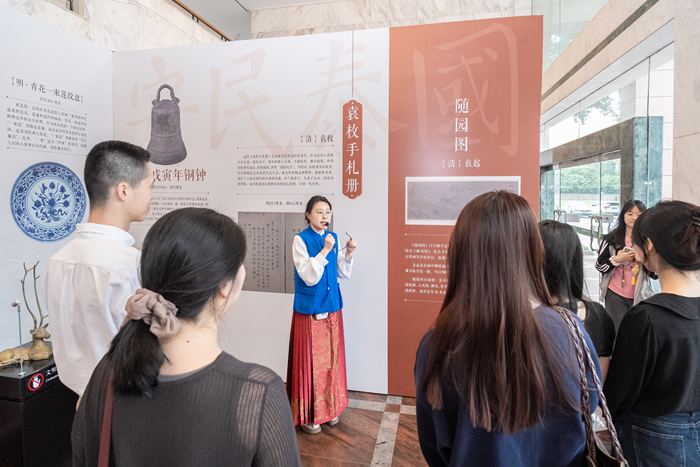 “博约古今 育见随园”首站校园文物展