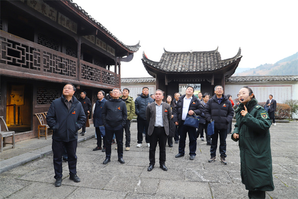 参观红色旧址 (1).jpg