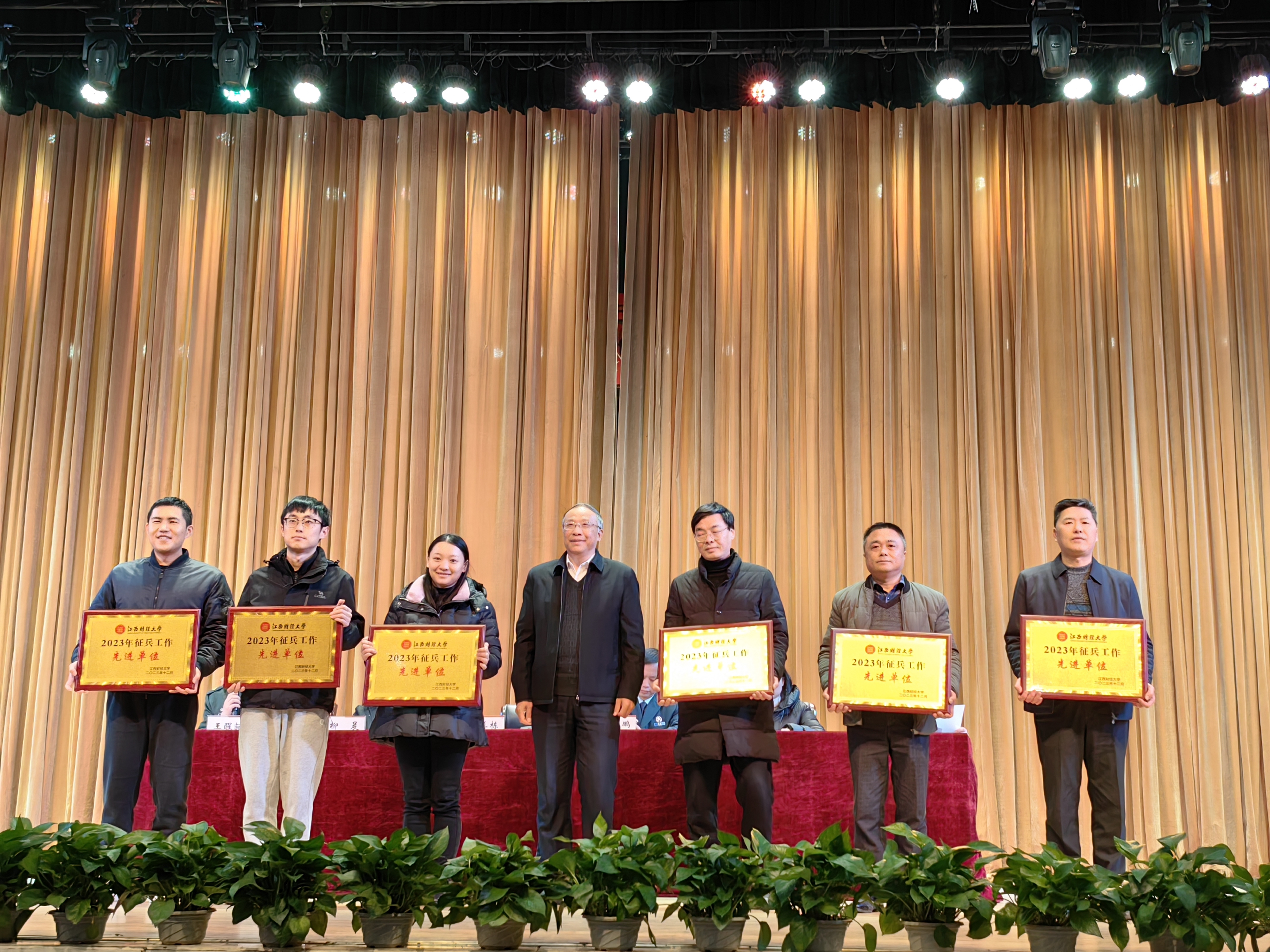 圖10.學(xué)院獲批就業(yè)工作先進(jìn)單位.jpg