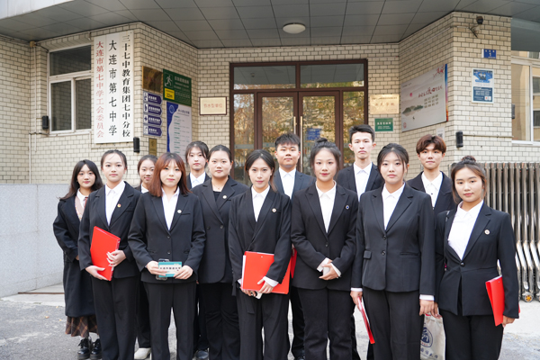大連外國語大學(xué)大學(xué)生宣講團(tuán)赴大連市第七中學(xué)宣講.jpg
