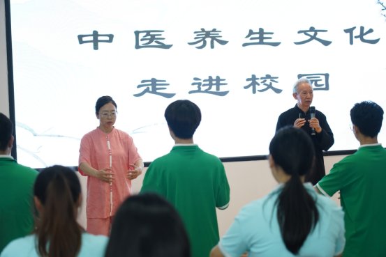 图4 中医养生文化进校园活动