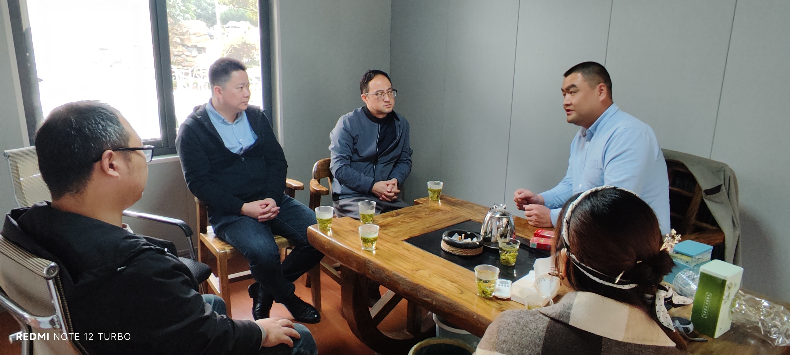 德赢酒业走访1