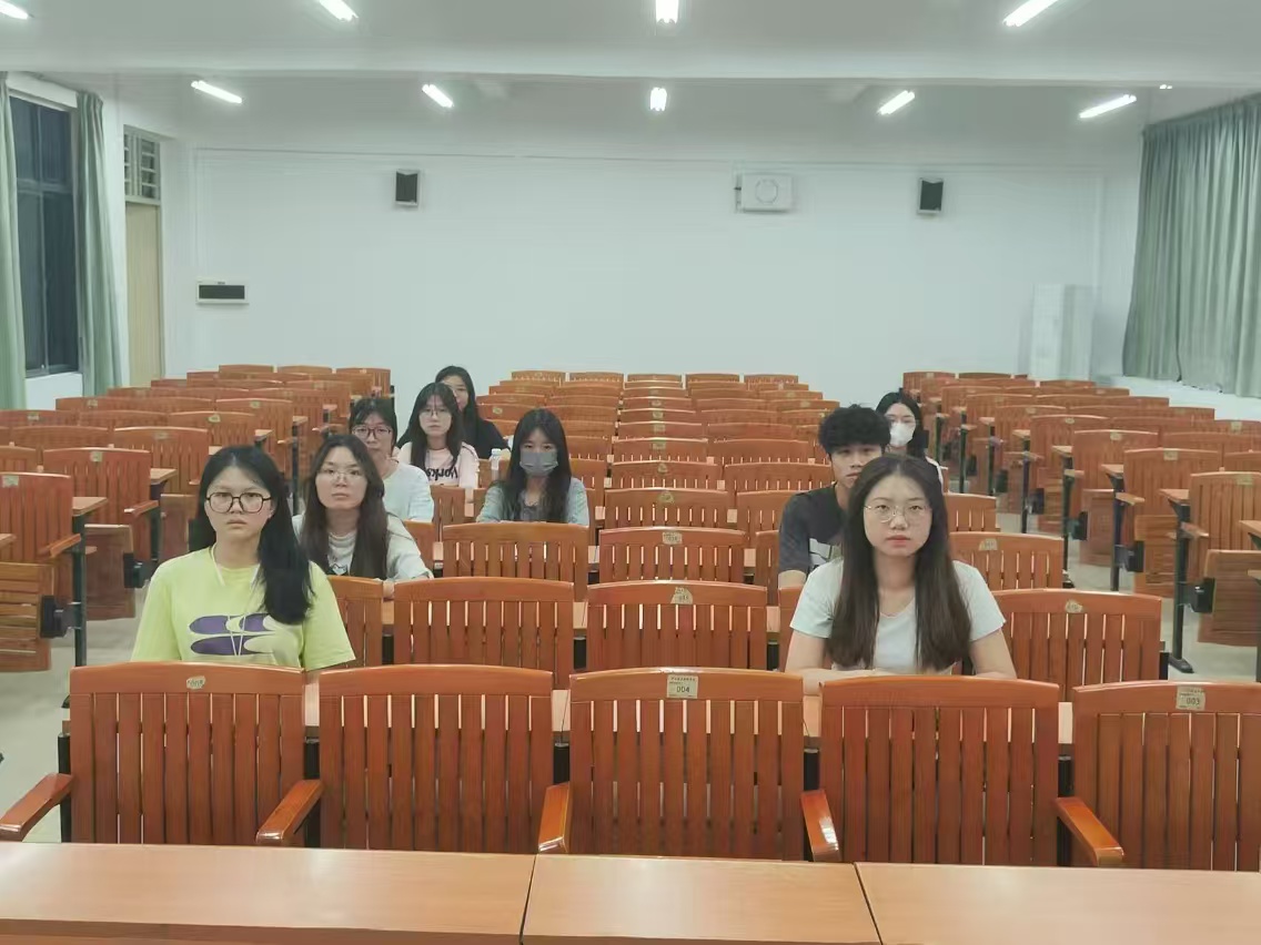 图6：全体同志合影留念