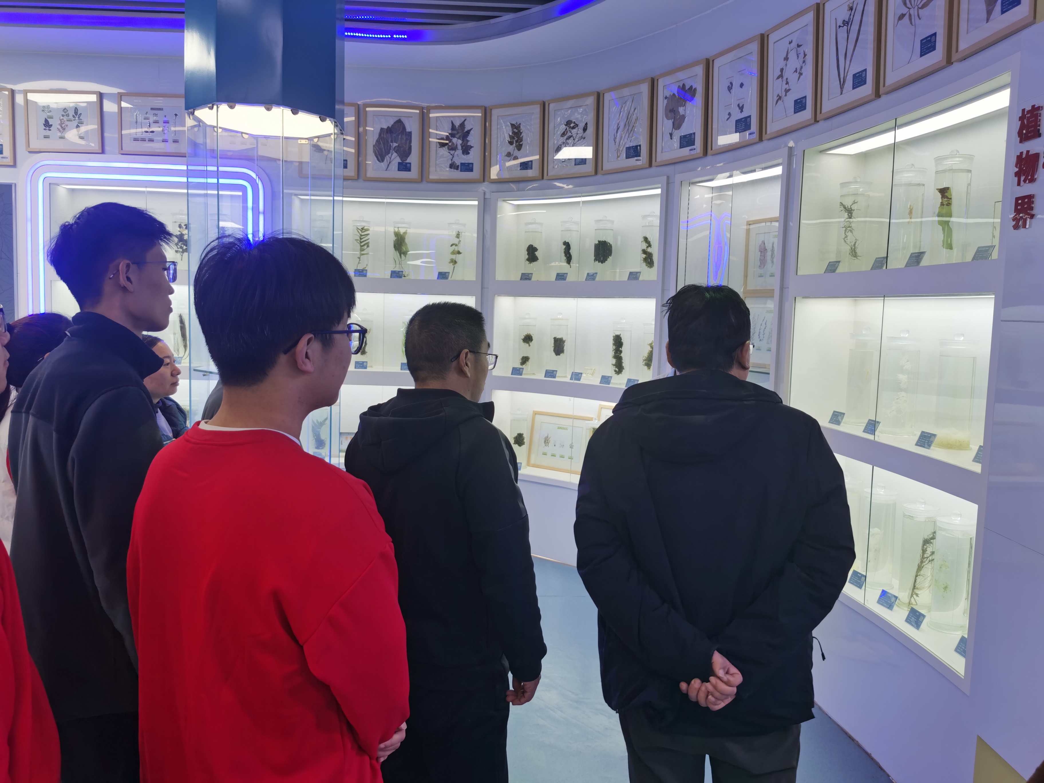 参观生命科学馆