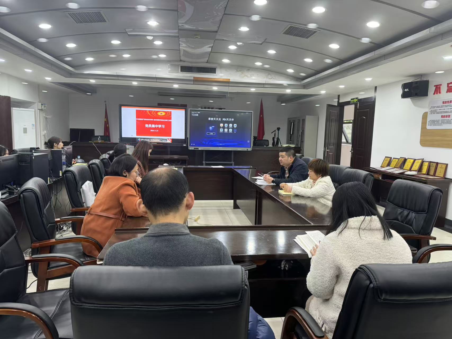书记召开党支部促进就业会议2