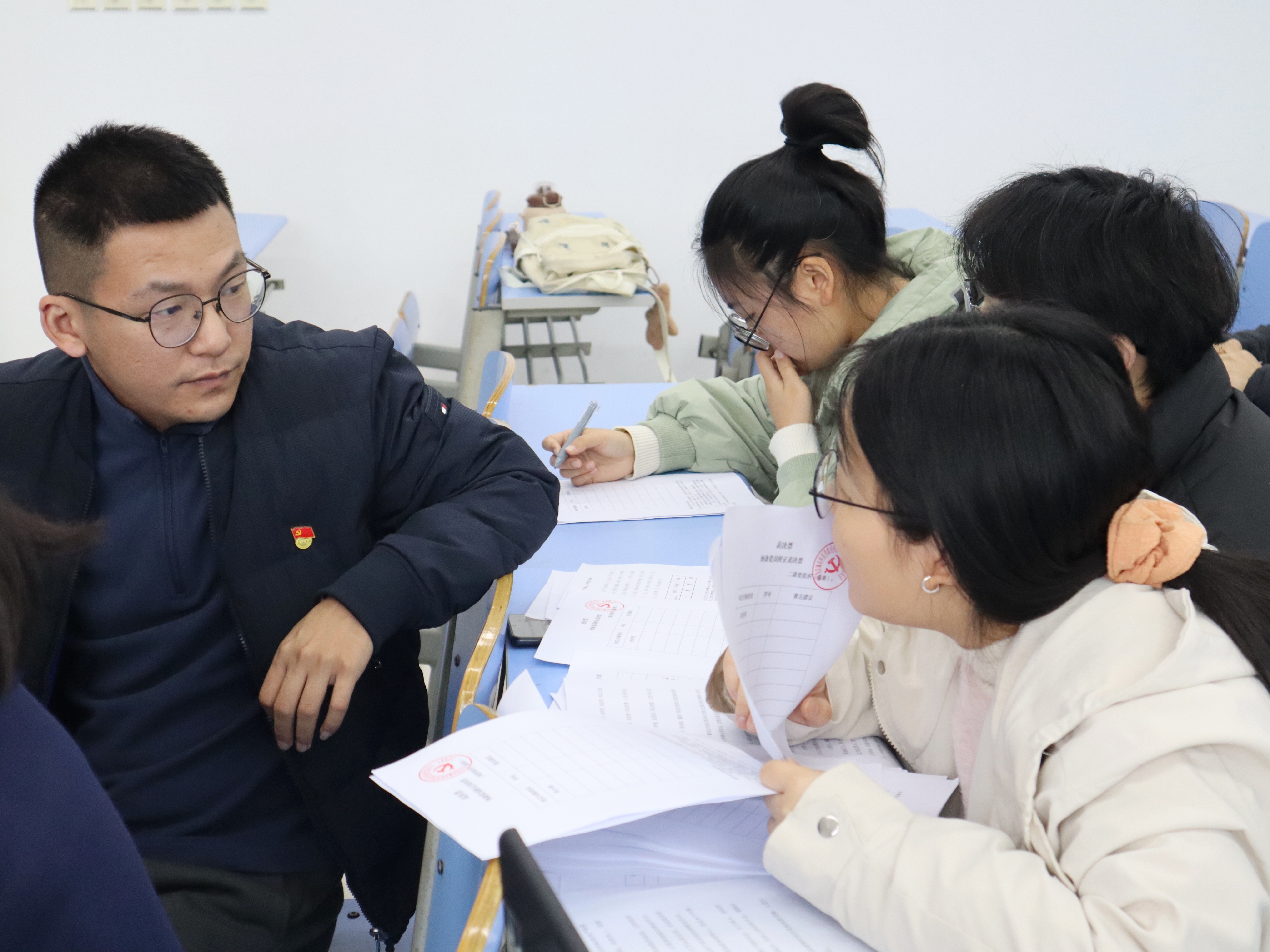 书记支委讨论