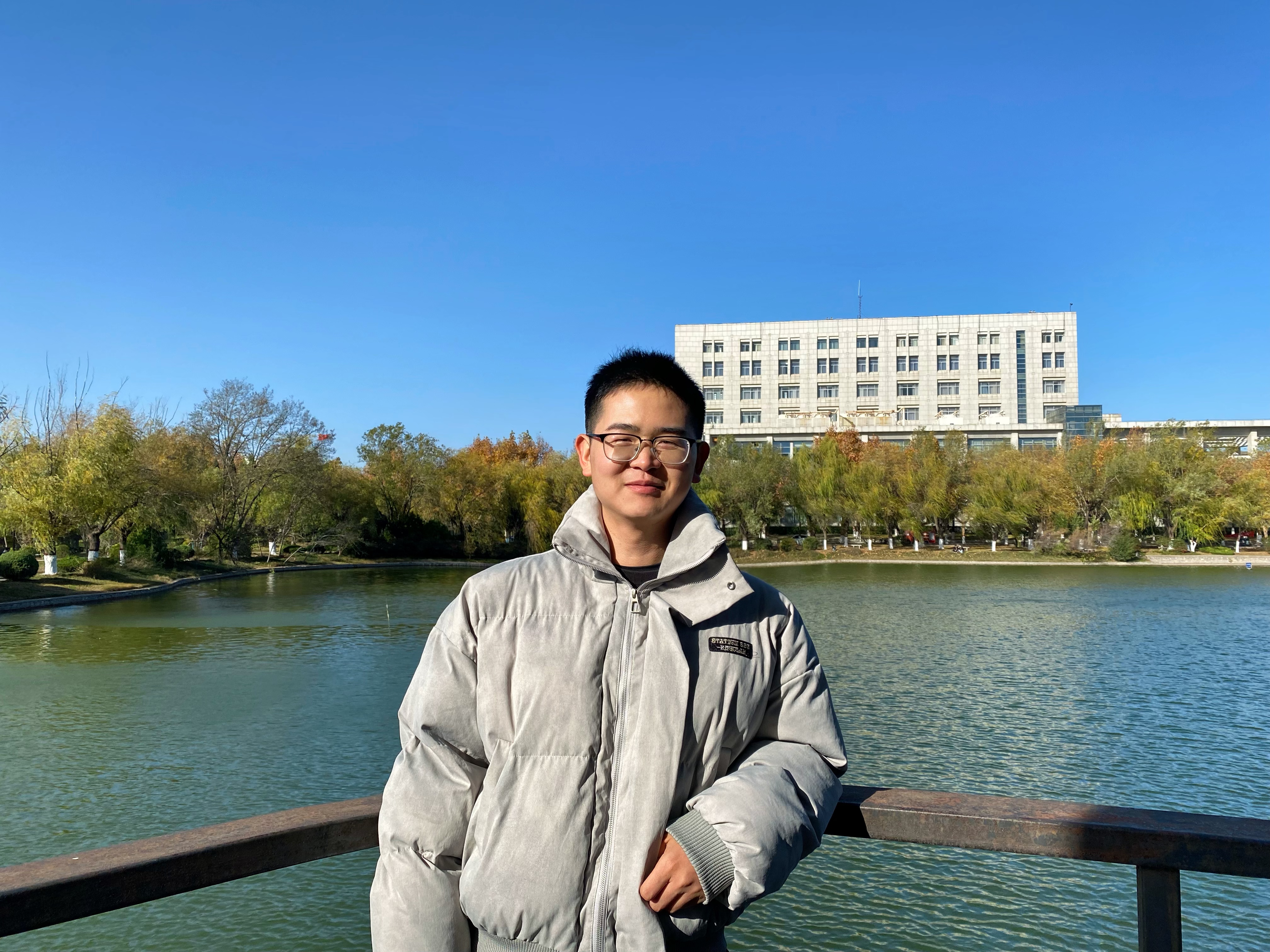 李光辉照片 李光辉照片