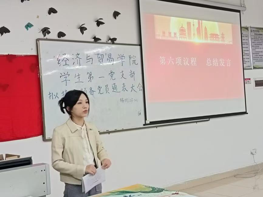 图10：许搪紫老师进行总结