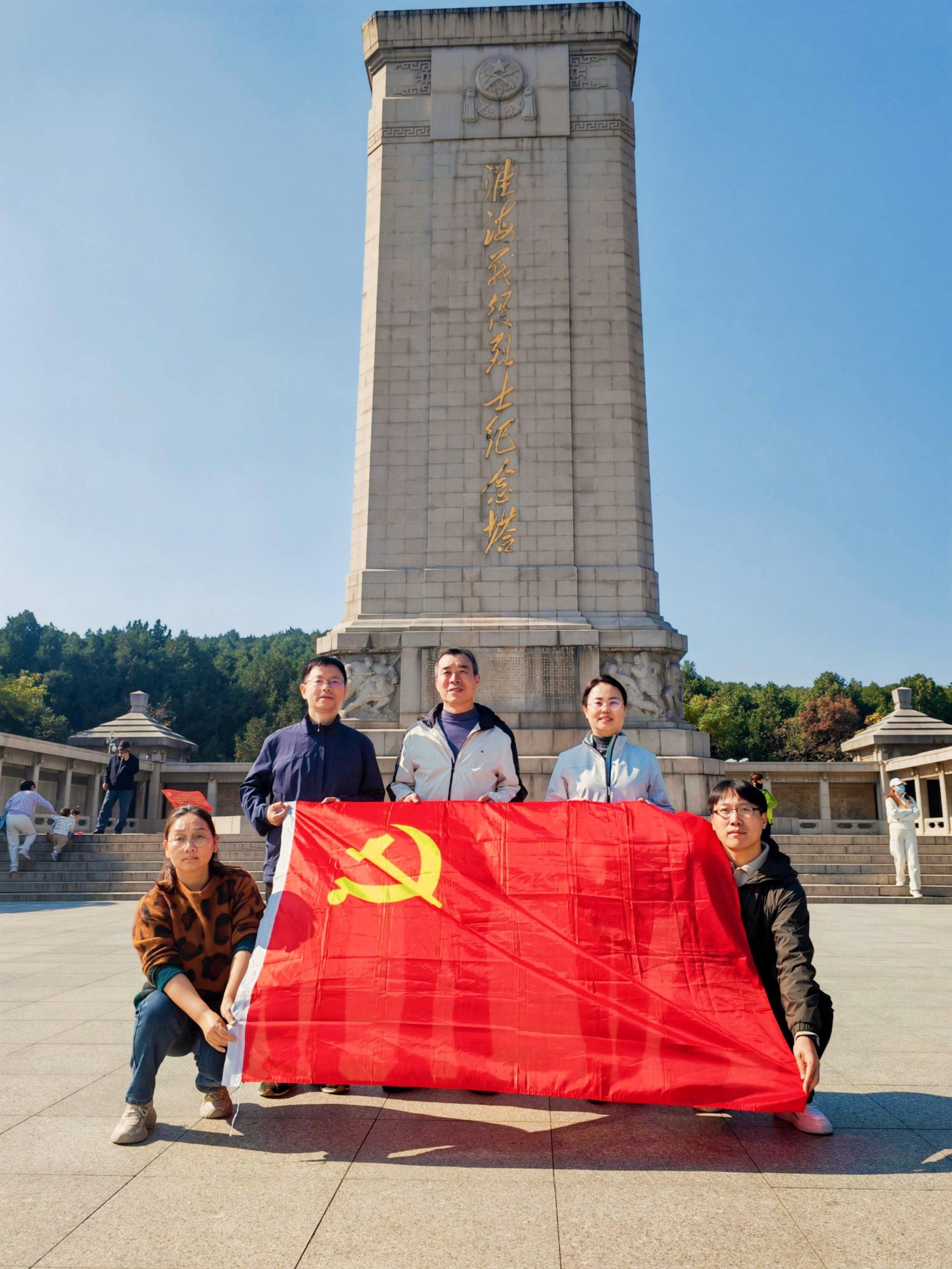 参观淮海战役纪念塔