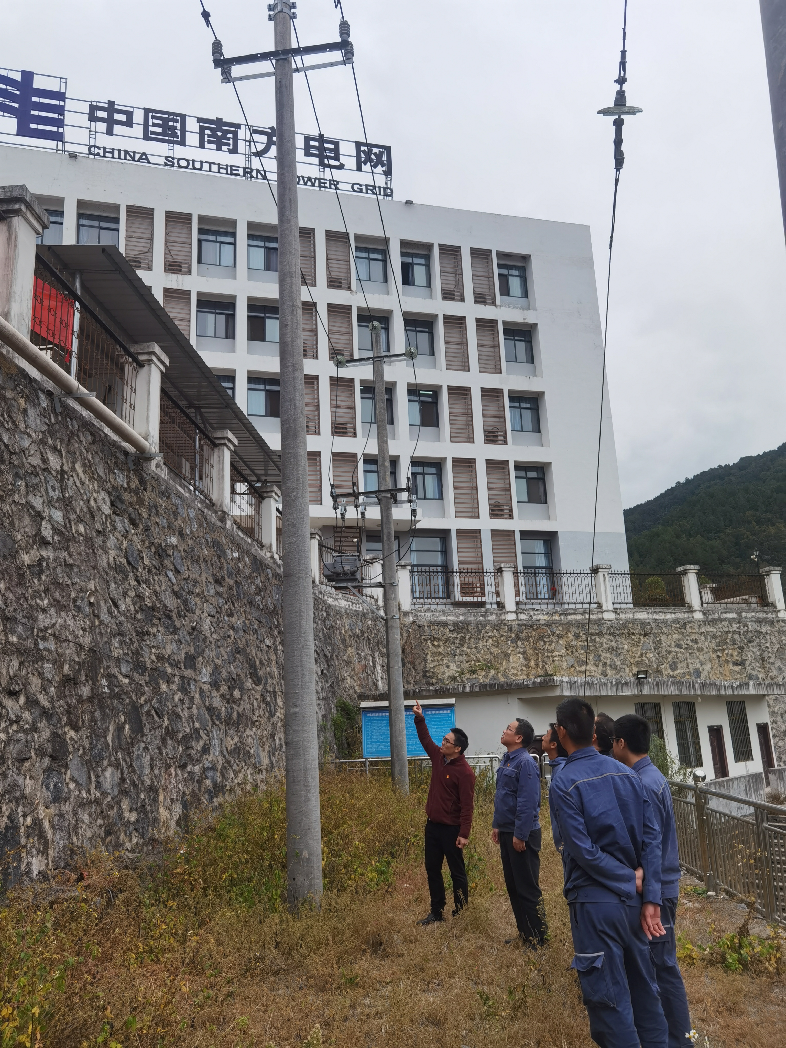 教工党支部科技服务队为企业提供项目改造设计方案