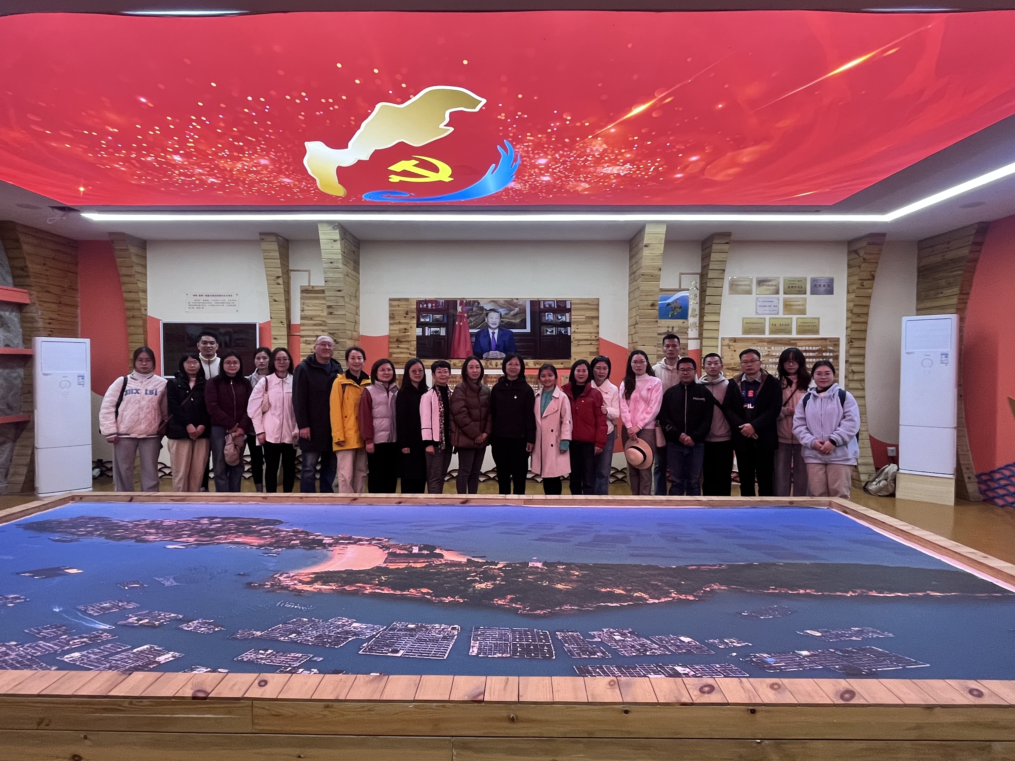 党员活动室合照 党员活动室合照