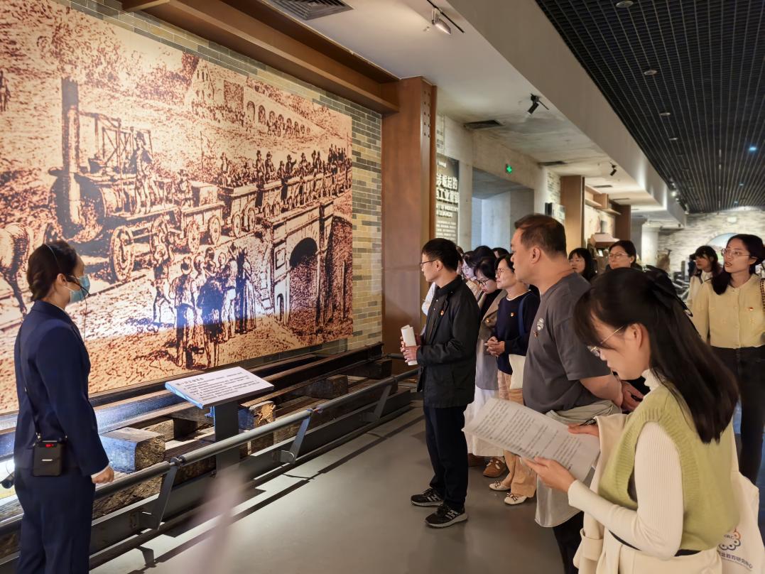 马克思主义学院思政课教师到柳州工业博物馆开展实践研修活动