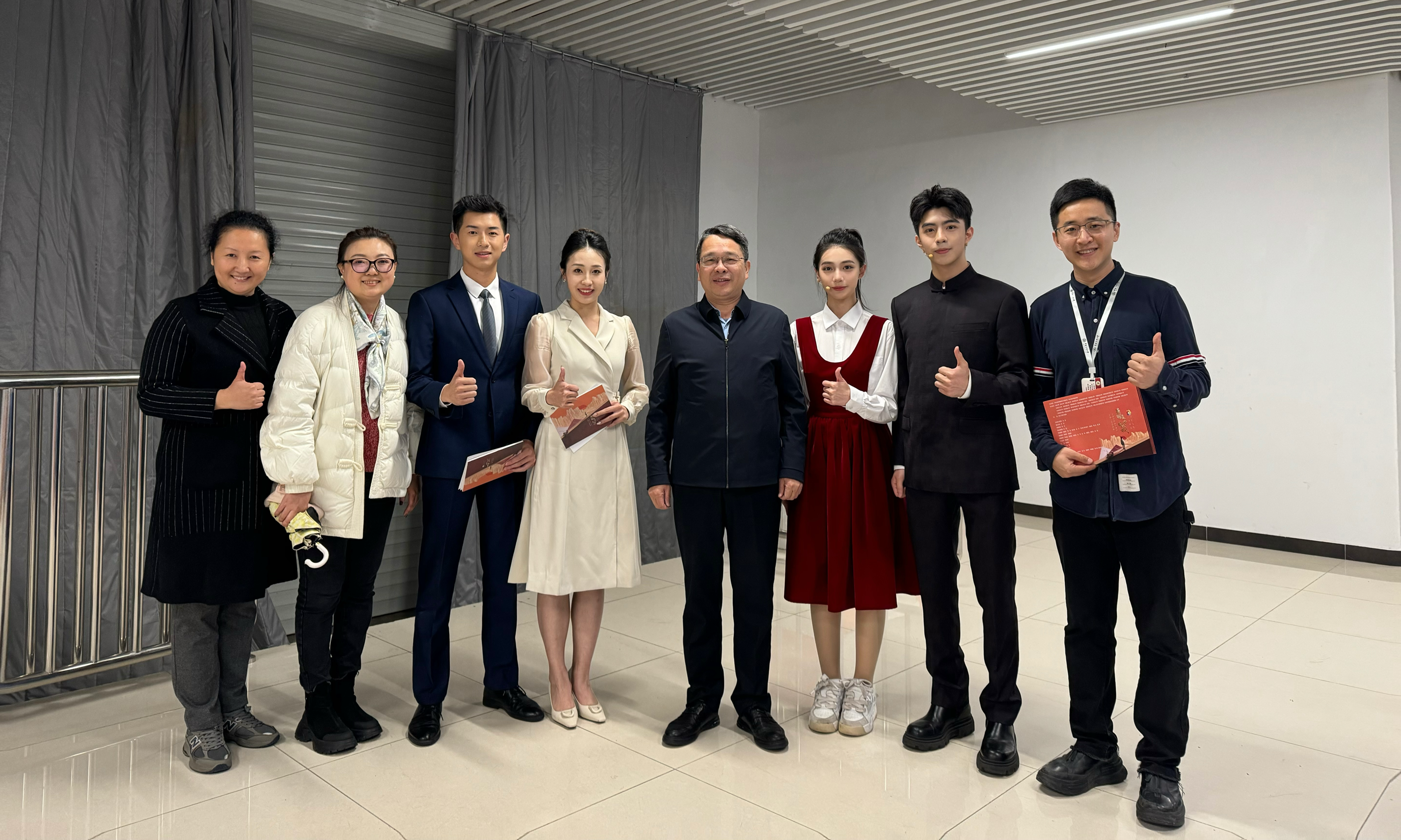 张树庭校长亲切慰问支部演职人员