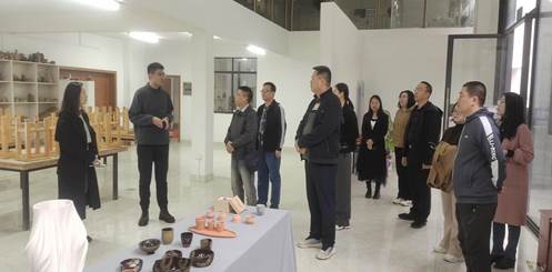 参观陶艺工作室