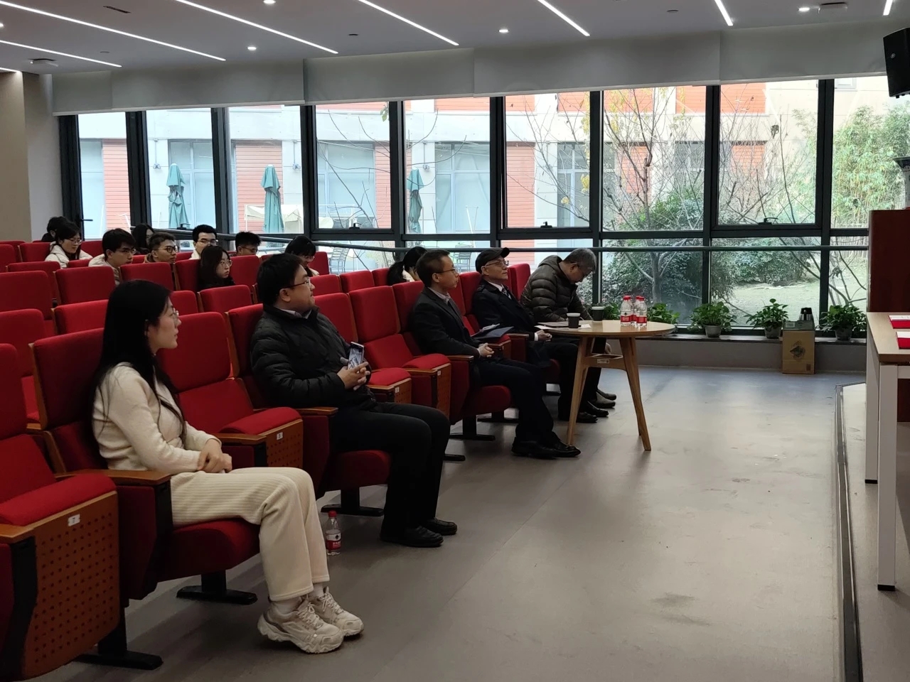 参会领导和师生代表