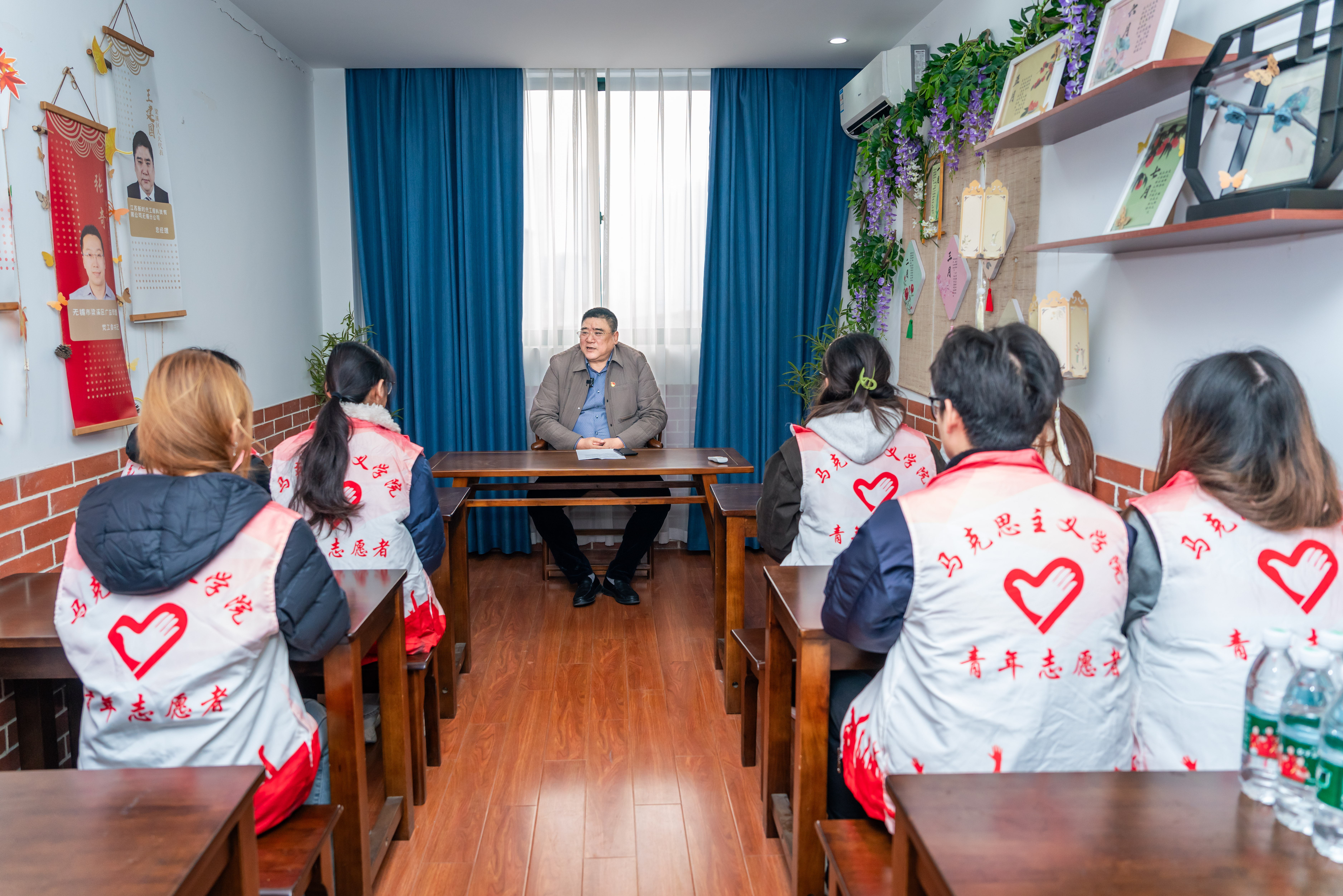 学生采访广益街道辖区人大代表