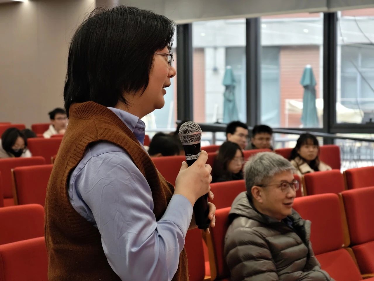 师生现场提问交流
