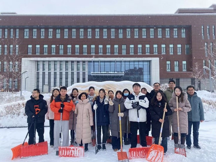 图1  全体党员开展志愿服务活动合影