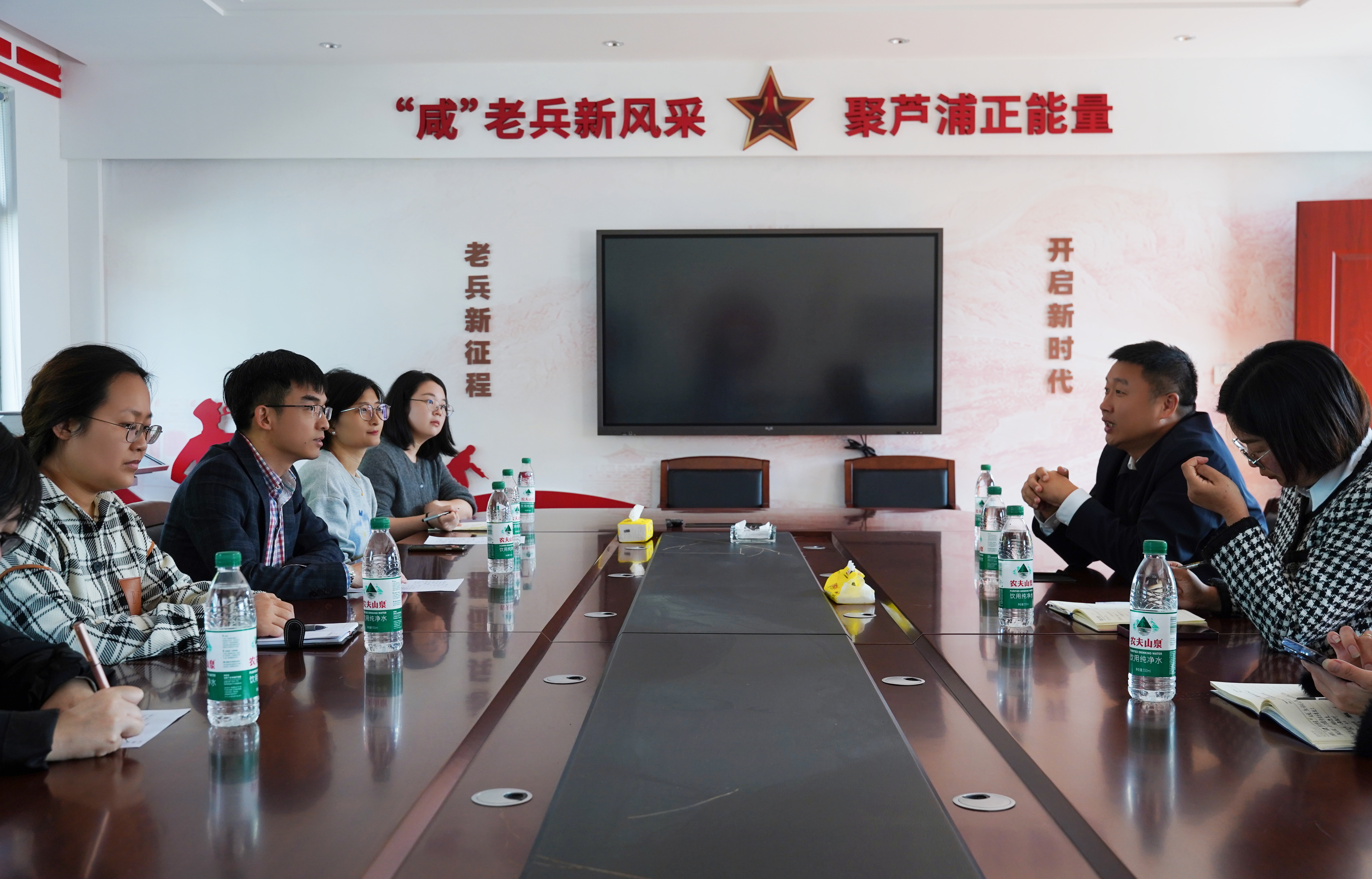 教师第二党支部书记带队赴党建联建的芦浦村商谈毕业设计、课程设计、劳动实践周、协同参赛、基地共建、产业赋能方面的合作