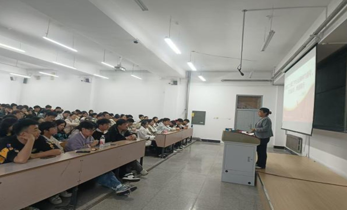 张桂玲书记讲授党课
