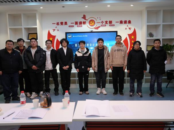 部分参赛选手与评委合影