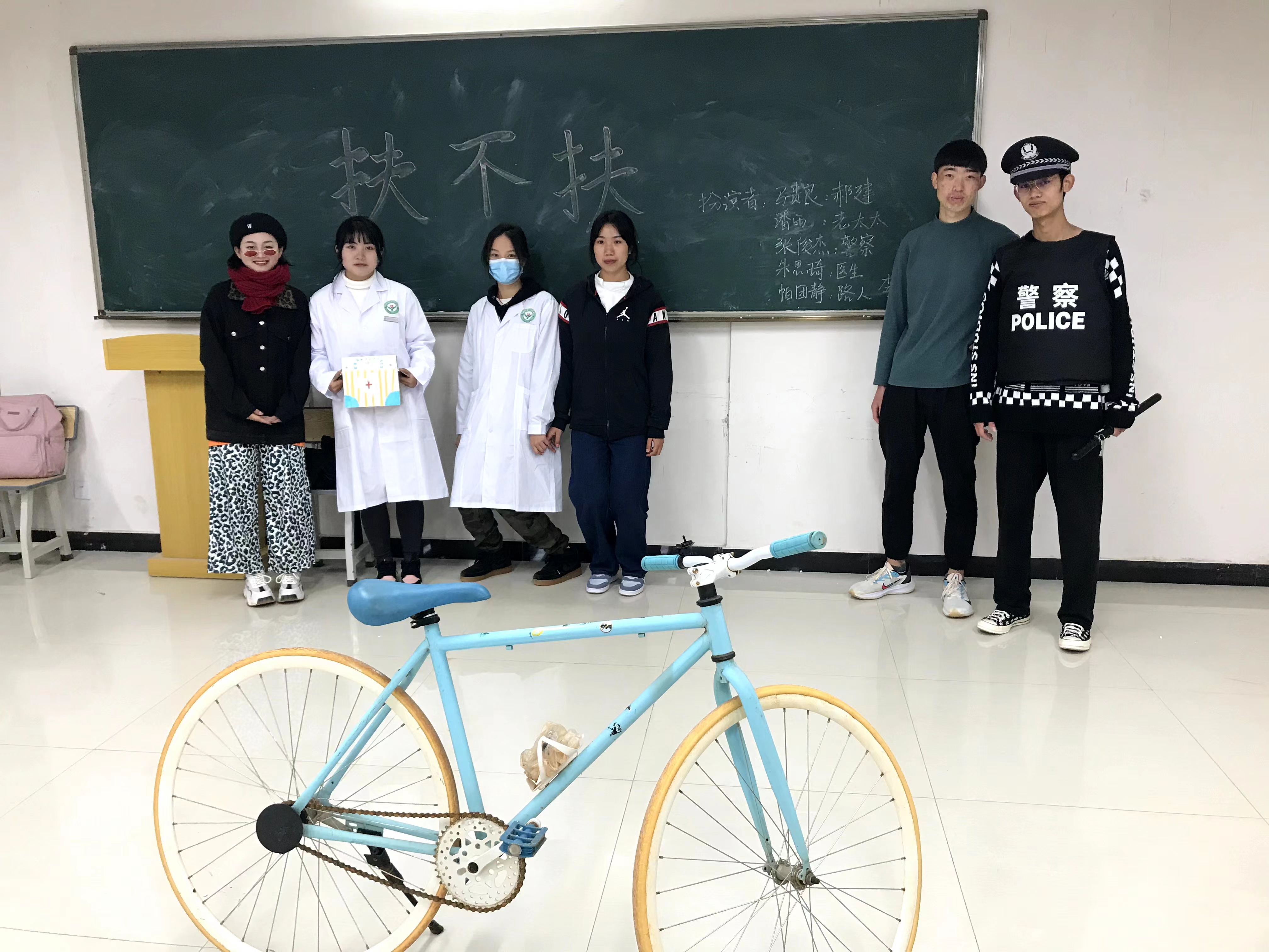 图片2：思政课教学实践活动：角色扮演 