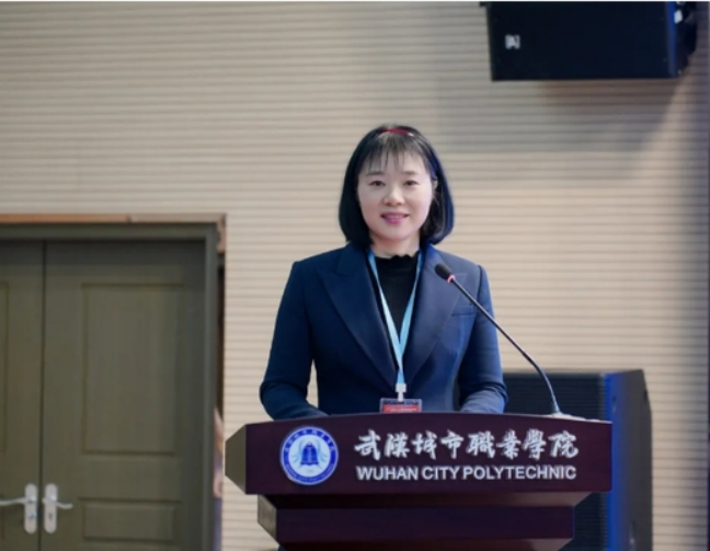 图2 机电工程学院院长、教师第二党支部大师团党小组组长禹诚在开班仪式上发言