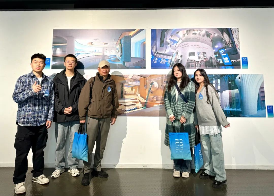 4.团队参观展览