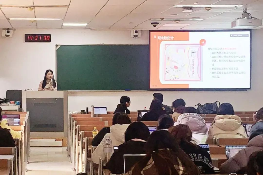 纪盈如-公共关系学-课程同学进行答辩
