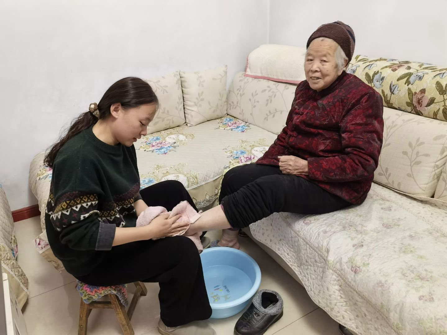我为奶奶洗脚