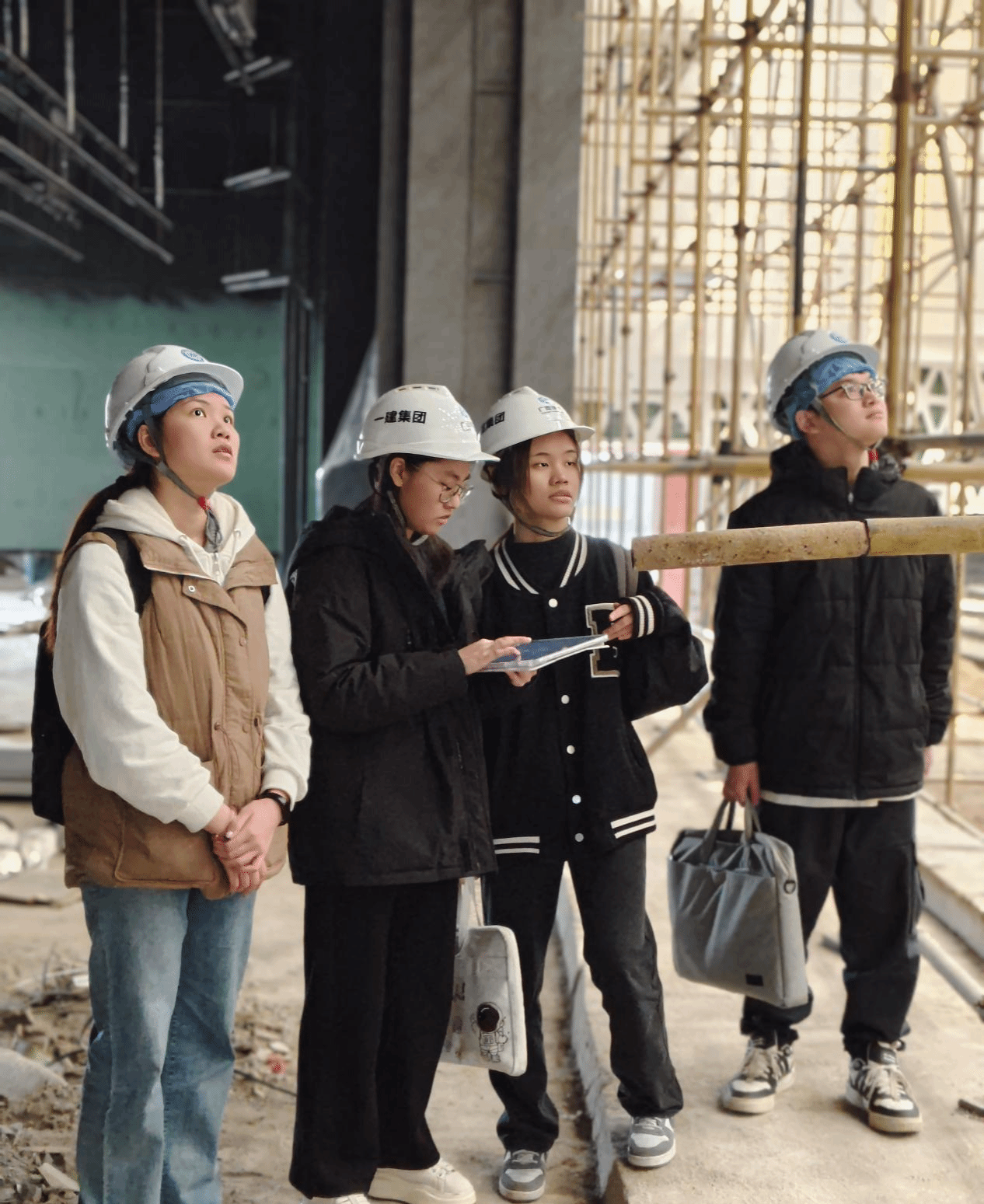 755953631076A4B25244FE99DF4_A246B178_D3558