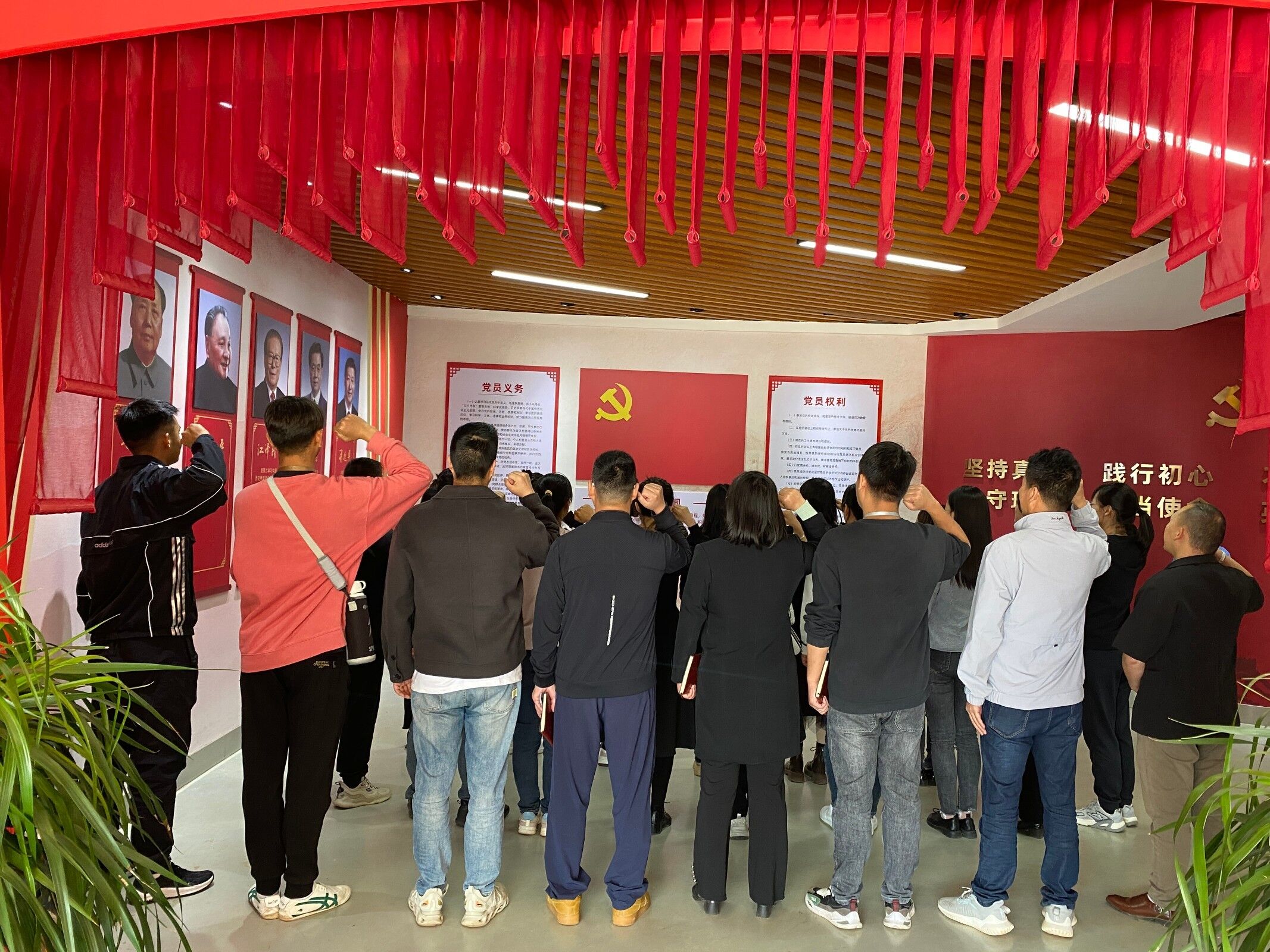 照片2 基层党支部入党宣誓影像