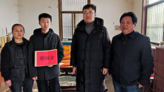 寒冬家访送关爱 温暖学子逐梦想