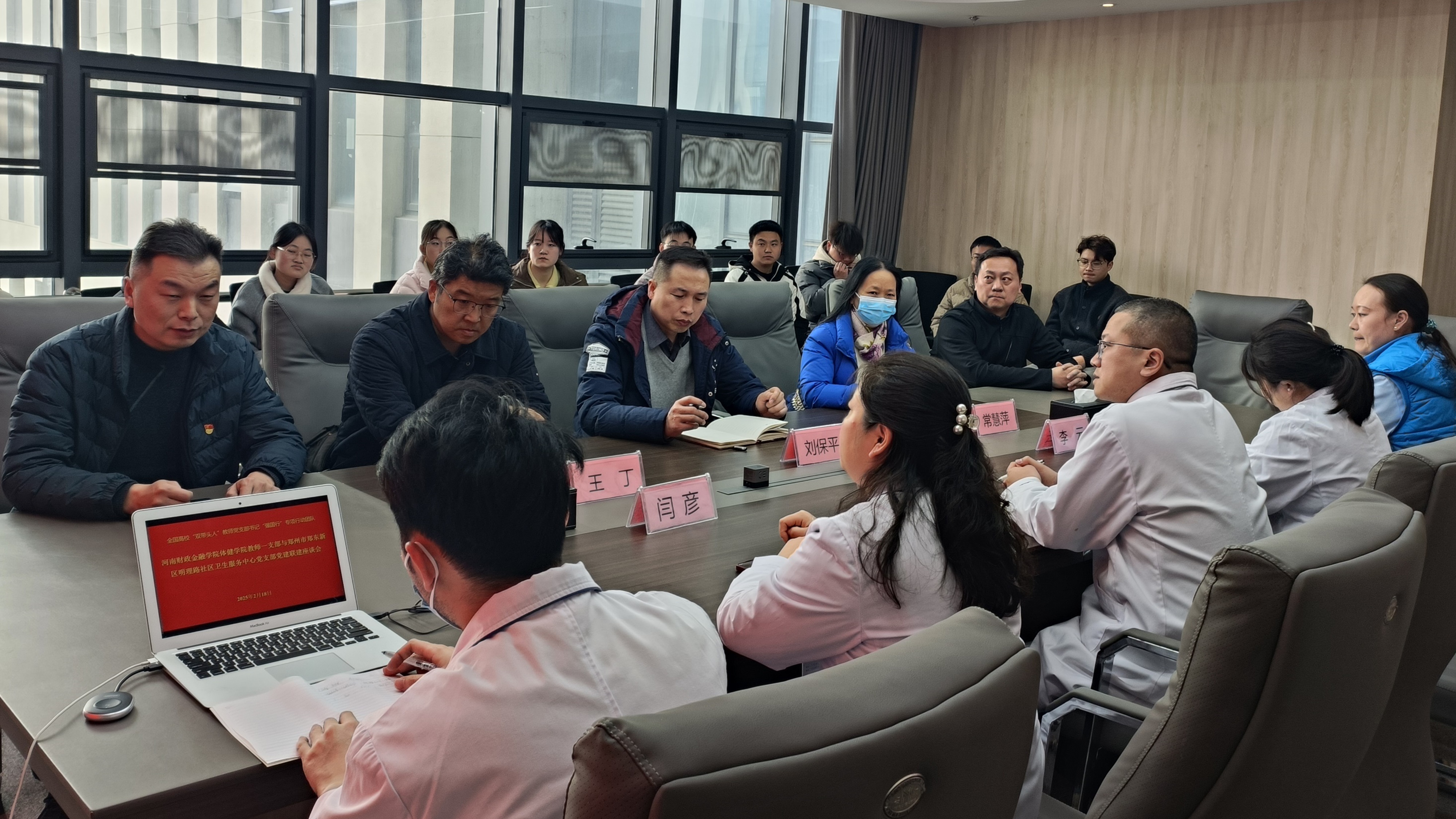 学院一支部党员参加支部与明理路社区卫生服务中心党支部联合开展党建联建活动