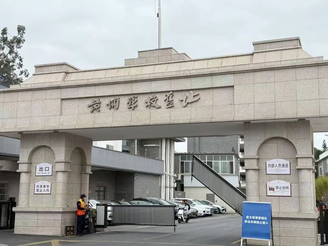 青年1
