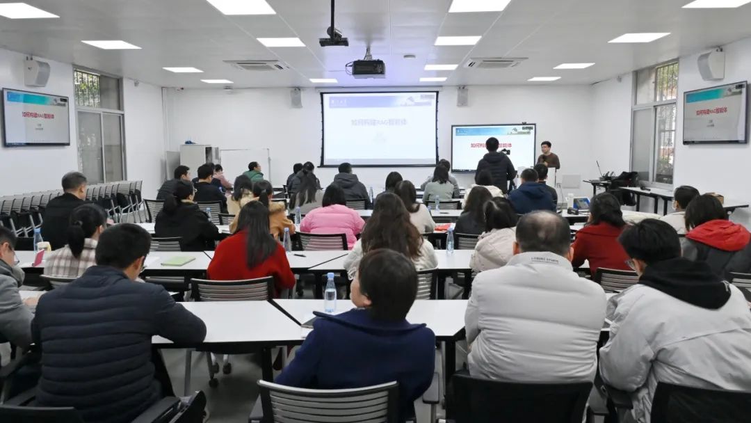 AI赋能，助力行政管理数智化飞跃——化学化工学院办公室党支部与实验室与设备管理处党支部开展共建活动 1