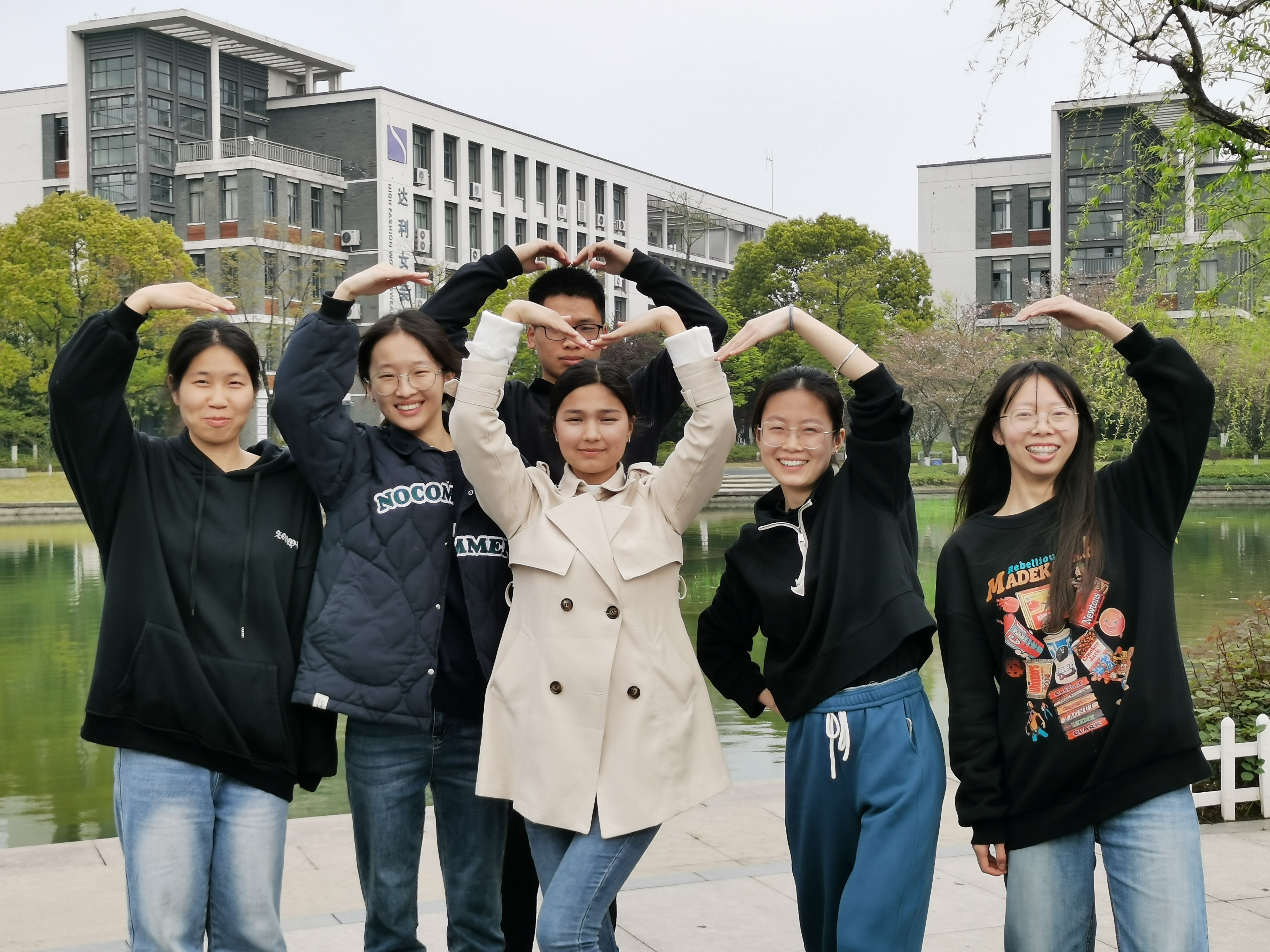 阿职院学生在杭职培训时与学生合影