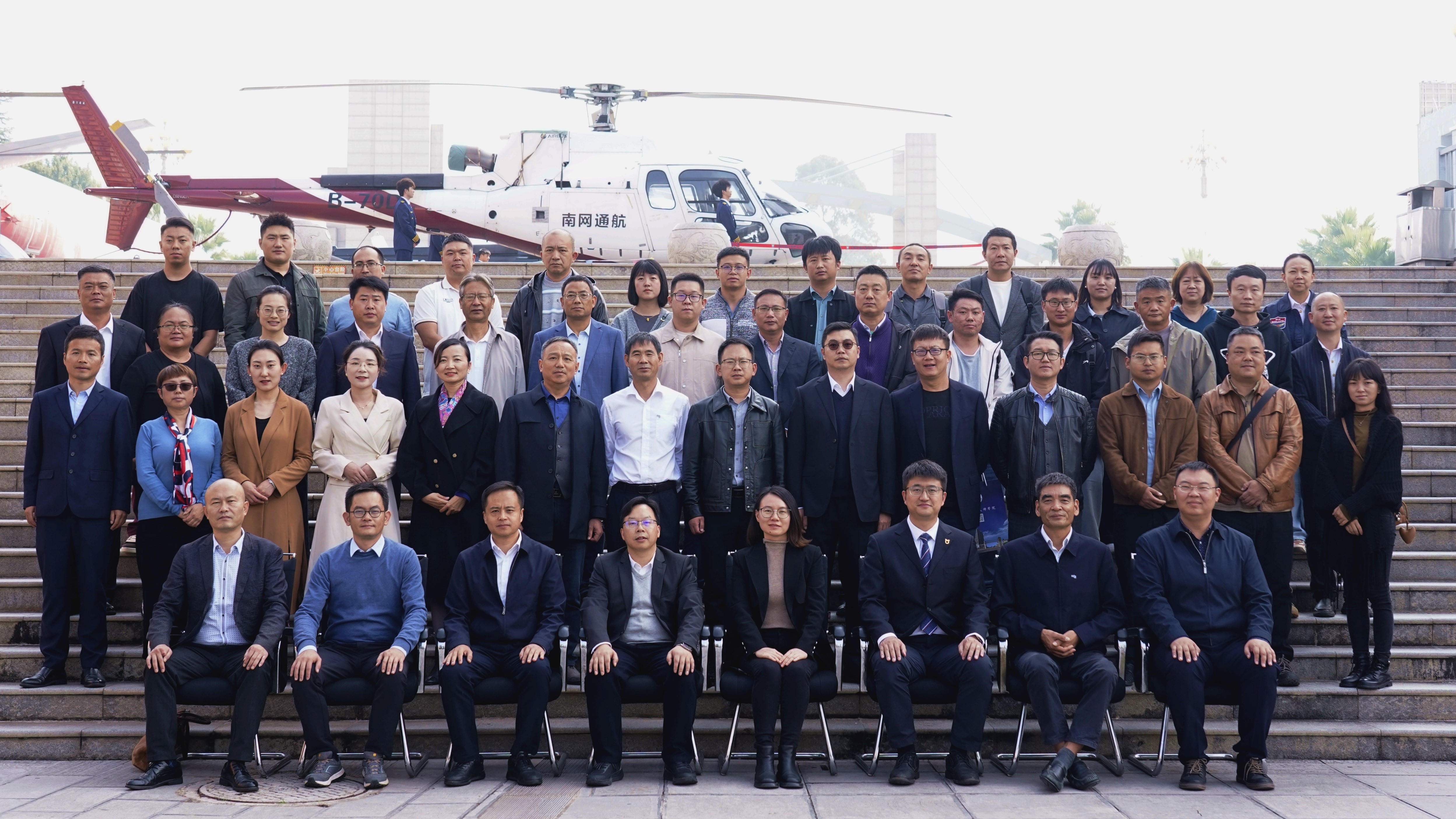 图4：学校通用航空驾驶与维修技术实训基地揭牌仪式