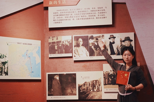 李凯晨在革命史陈列馆做讲解员