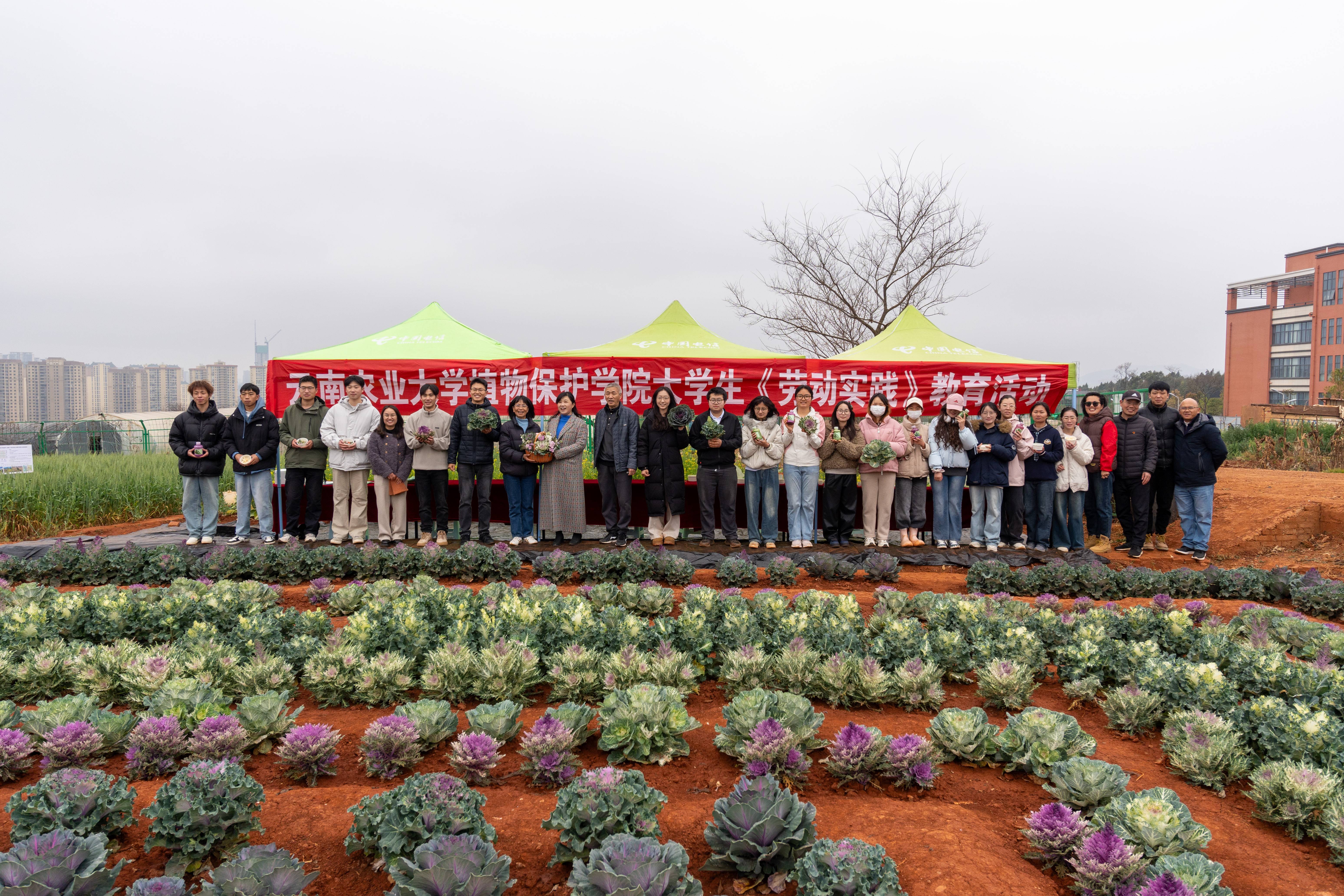 课程组全体教师和学生合影