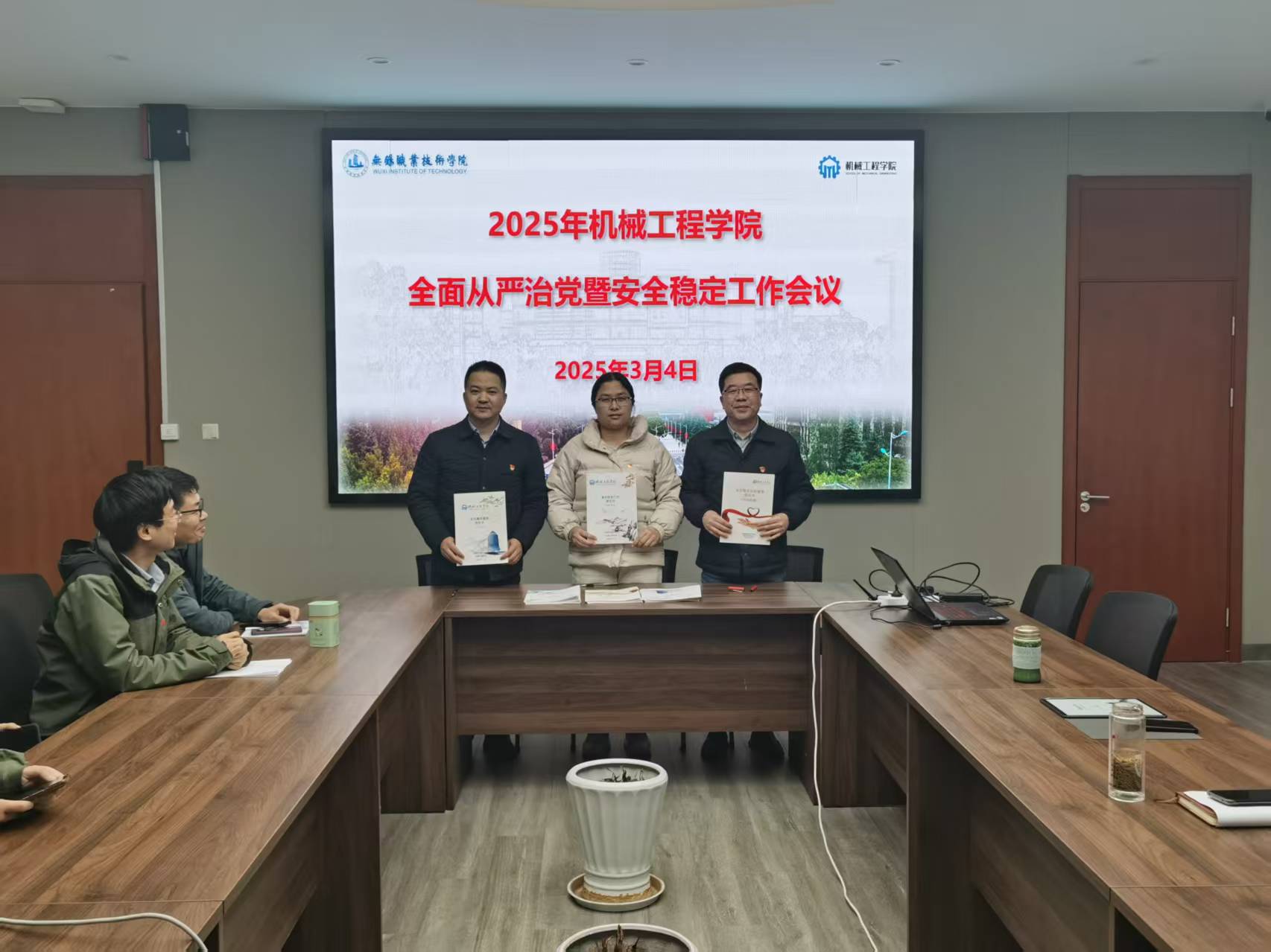 08644a8734ba25373619aa726c1f16c