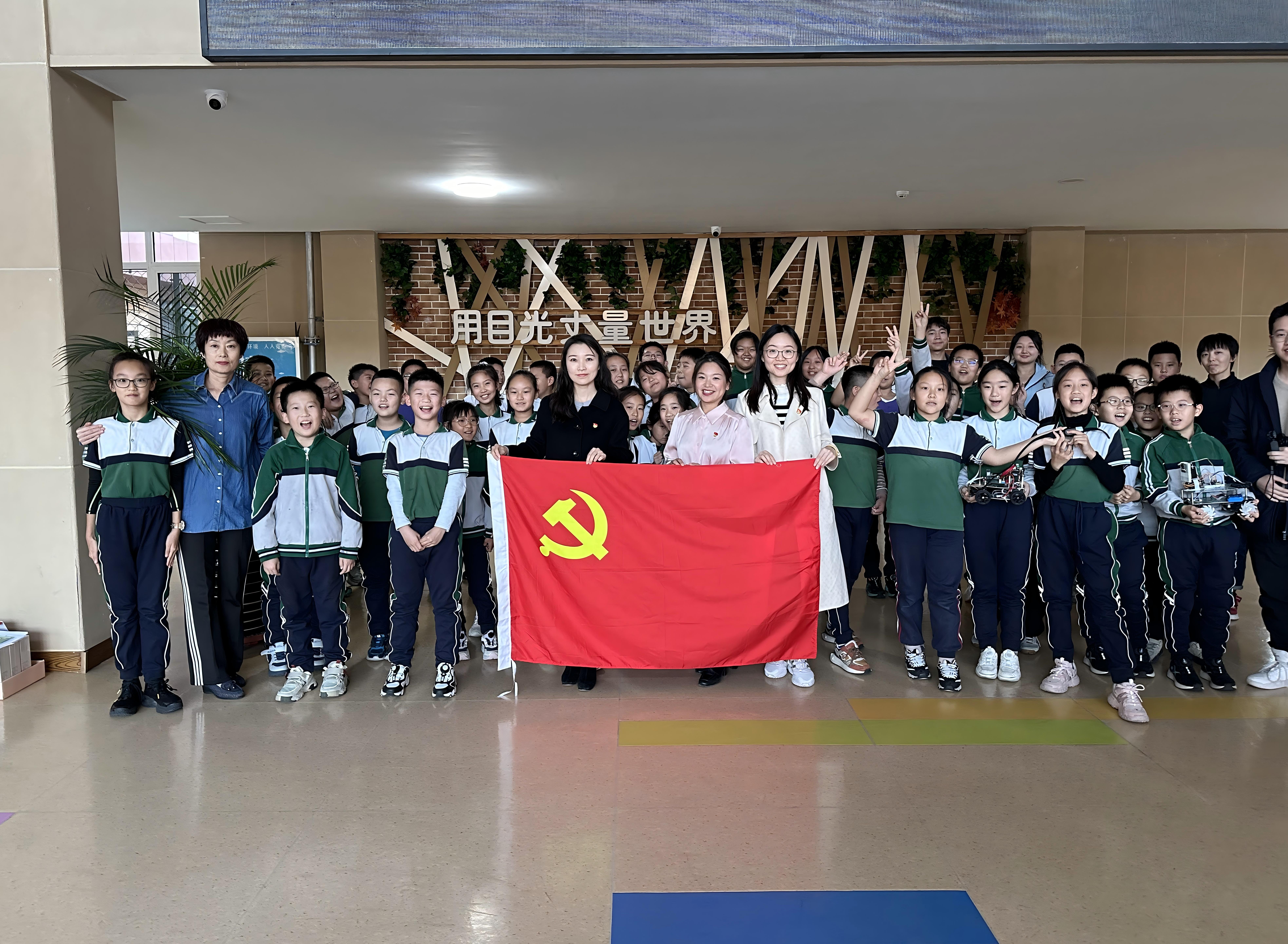 教育服务：师生前往中小学开展“科技项目进校园”活动