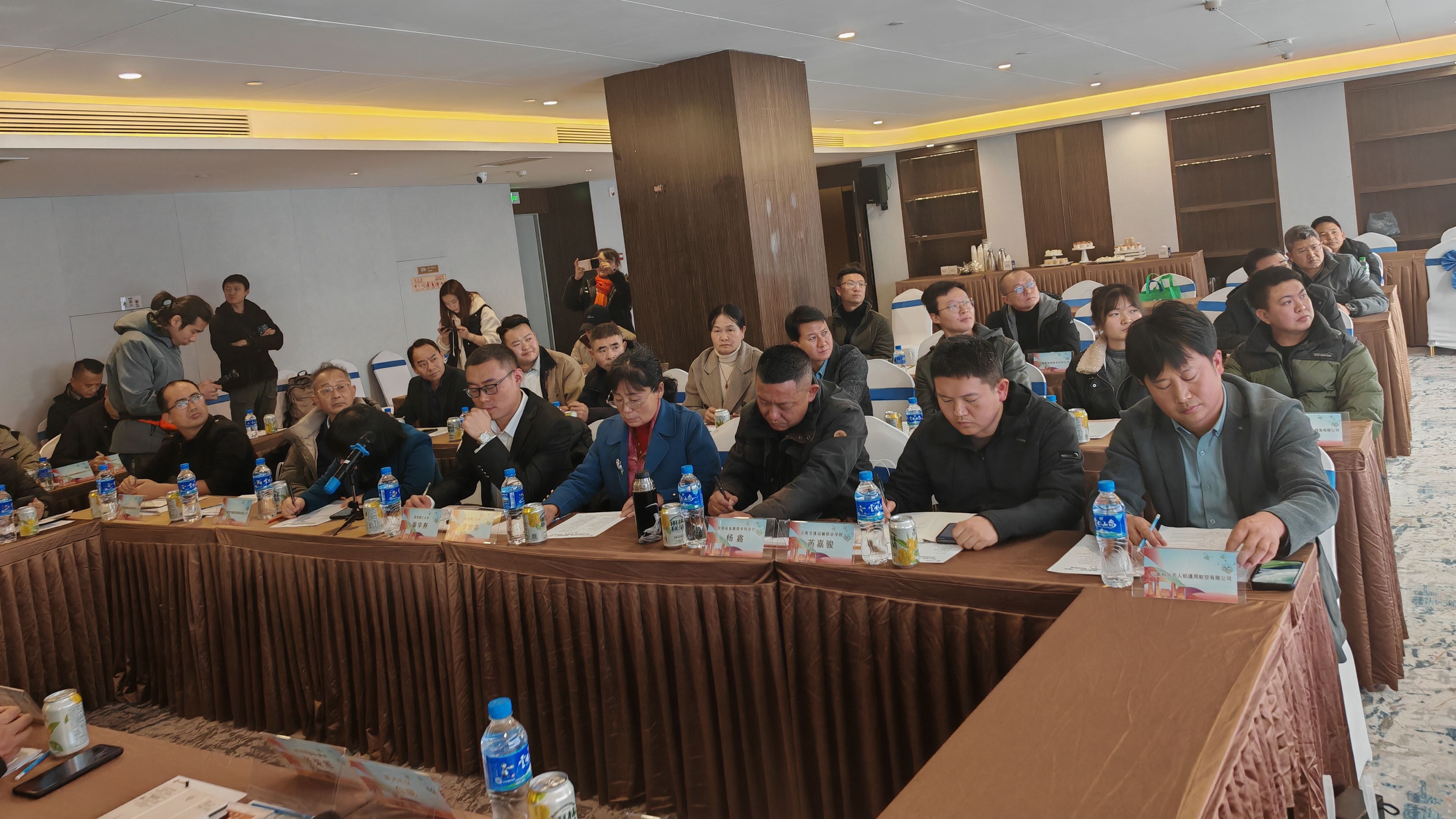 图2：芮嘉骏老师参加研讨