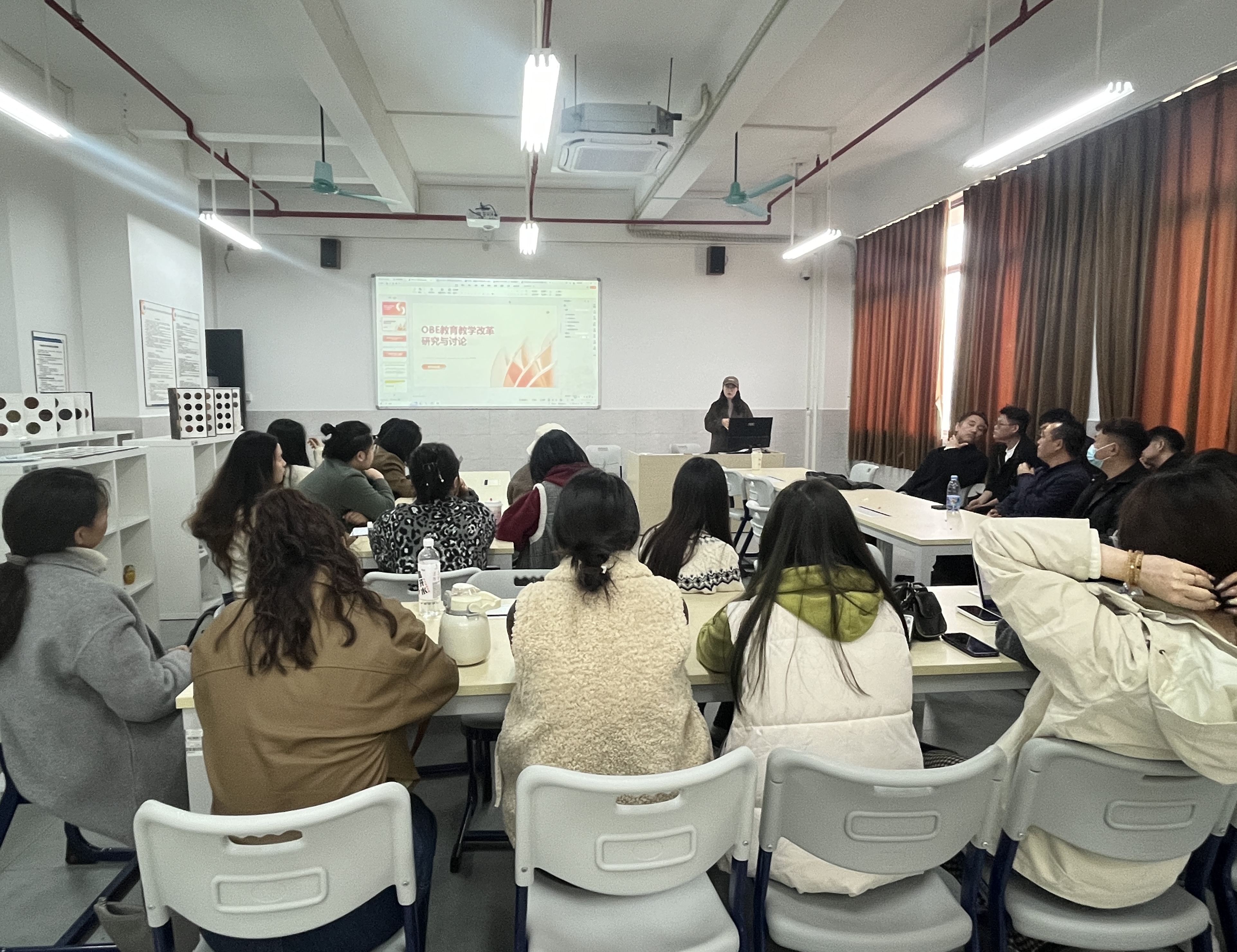 祁乐主任主持会议 祁乐主任主持会议